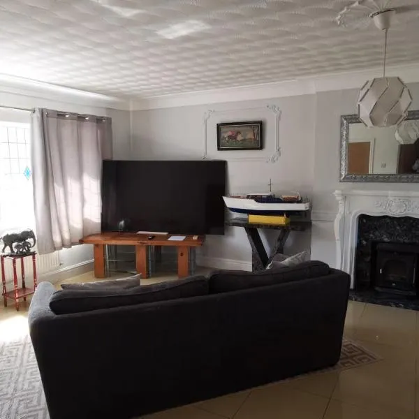 2 Bedroom apartment within 25 minutes of Chester, hotel a Connahs Quay