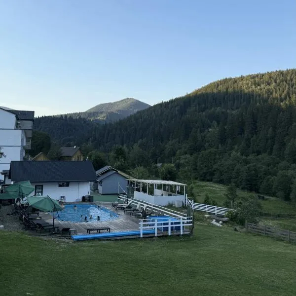 D&T Hotel، فندق في Ilʼtsya Dolishna