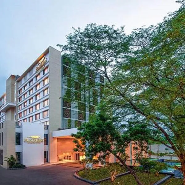 Feathers- A Radha Hotel, Chennai, hotel sa Tinnanūr