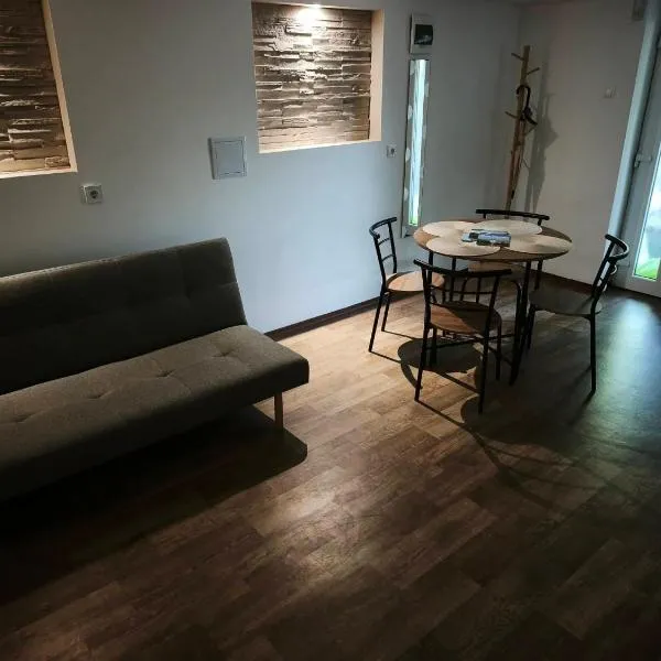 Lili Apartman, Hotel in Csopak