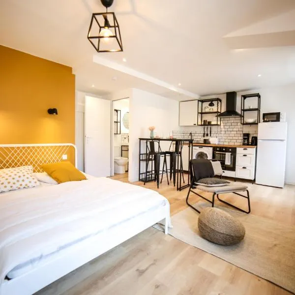 Studio Sunshine - Théatre Antique à 30 m - Clim - WIFI - Cuisine équipée - Hypercentre, hotel Orange-ban