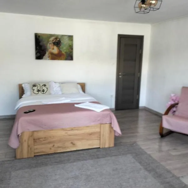Kub A, Hotel in Sărmaş