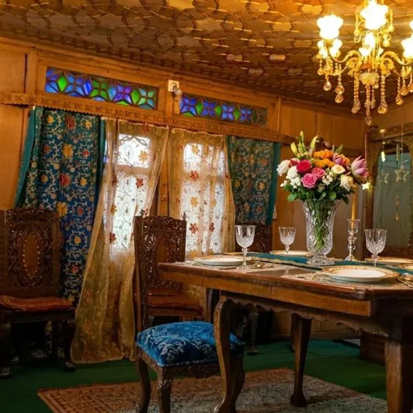 Kashmir View group of Houseboat, hotel in Srinagar