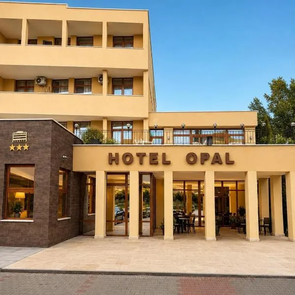 HOTEL OPAL Zalau، فندق في زالاو