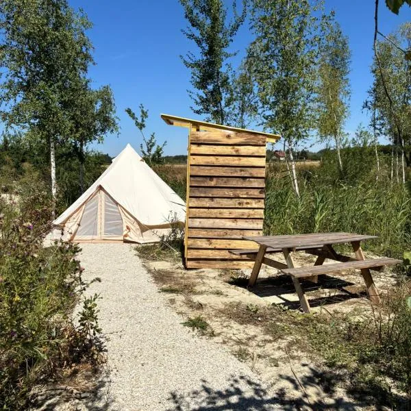 Tipi du pied de loup, hotel en Clérey