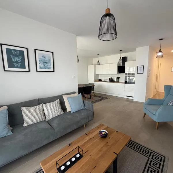 New modern APT near Old town - private parking, hotel in Zadar