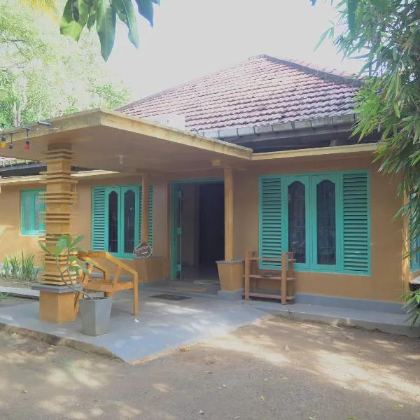 Funky Monkey Surfhostel Hiriketiya, hotel em Hiriketiya