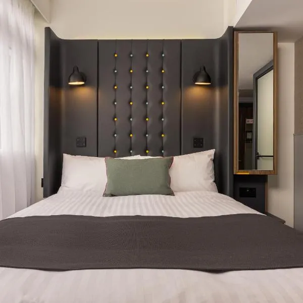 Point A Hotel Edinburgh St Andrew Square, хотел в Единбург