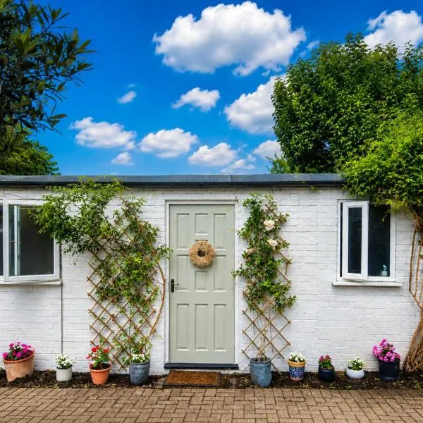 Tiny house in garden London, ξενοδοχείο στο Λονδίνο