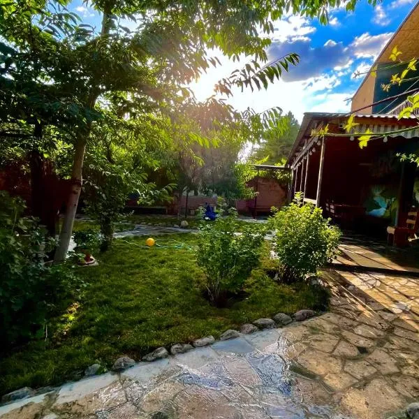 Ners House, hotel v Garni