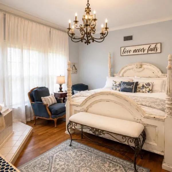 Historic Mansion-King Suite-The Blue Jay, hotel a Fort Smith