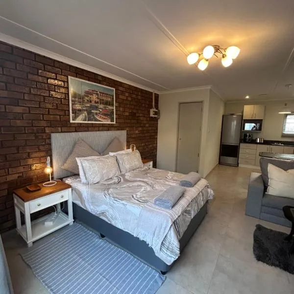 Whale's Cove, hotel in Amanzimtoti