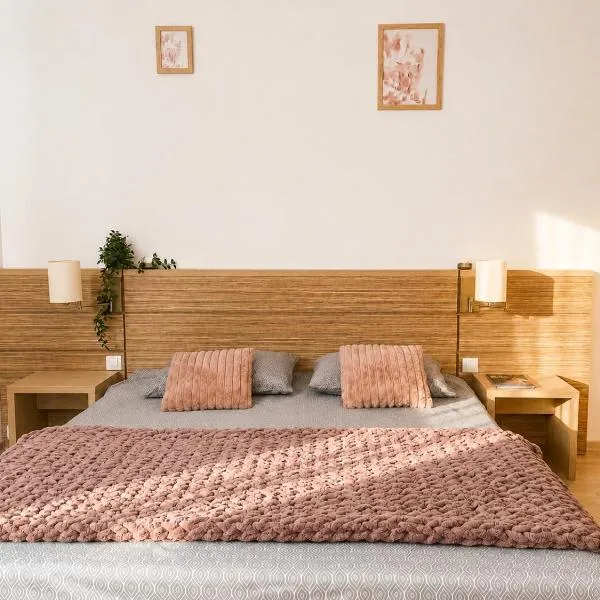 RNR Fly & Stay, hotel sa Otopeni