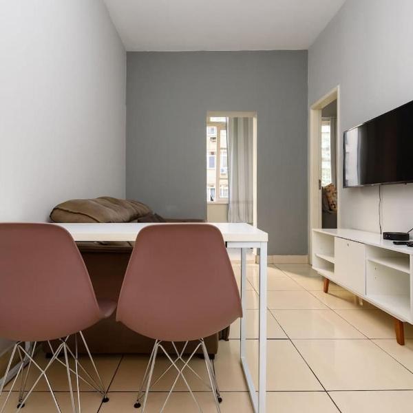 Quarto e sala perto da praia de Copacabana e metrô