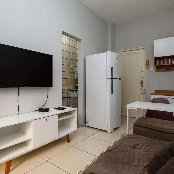 Quarto e sala perto da praia de Copacabana e metrô - Foto 3