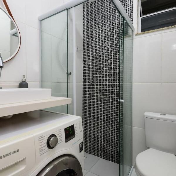 Quarto e sala perto da praia de Copacabana e metrô - Foto 5