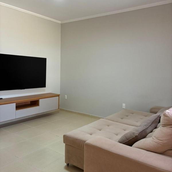Casa com ar condicionado, garagem e churrasqueira