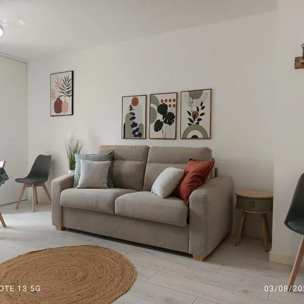 Studio tout confort face au château Fibre Parking, hotel en Duras