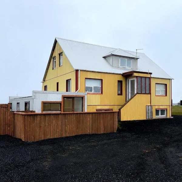 Guesthouse Sjonarholl, Hotel in Grindavík