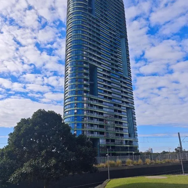 Sydney Olympic Stadium Walkable Apartment - 3 Bedrooms Free Parking No Parties, отель в Сиднее