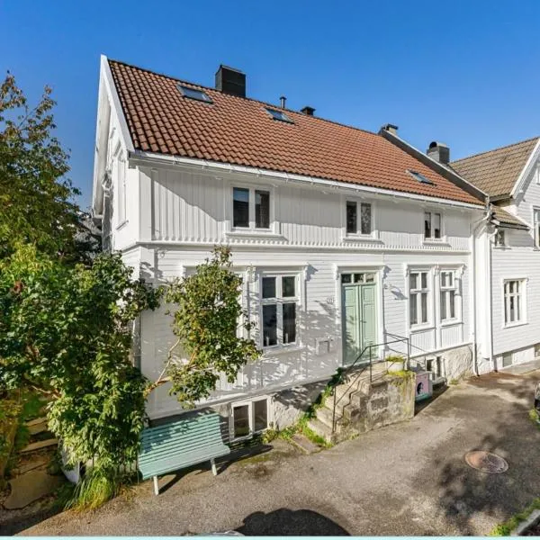 Historisk leilighet nær sentrum, Gratis parkering, hotel u gradu Kristiansand