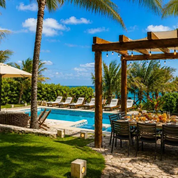 Casa Seven Ocean Front with Private C hef Included、イスラ・ムヘーレスのホテル