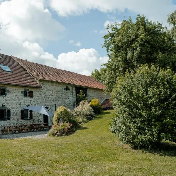 Gîte Au gré du vent - 12 personnes - Calme, nature et confort, hotel v destinácii La Goutelle