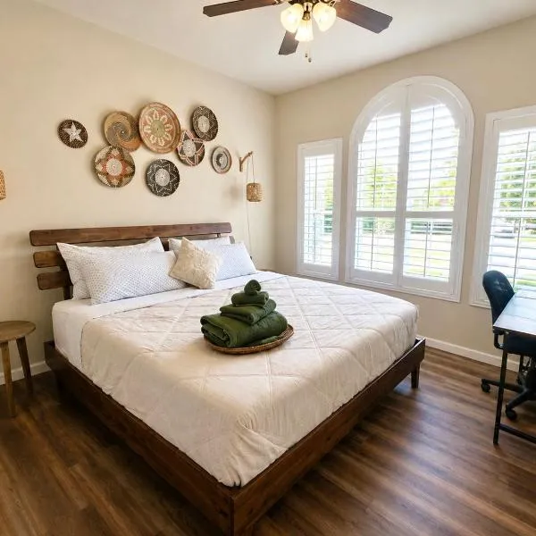 Private Suite with living room and king bed -Sequoia Nat'l Park, מלון בויסאליה