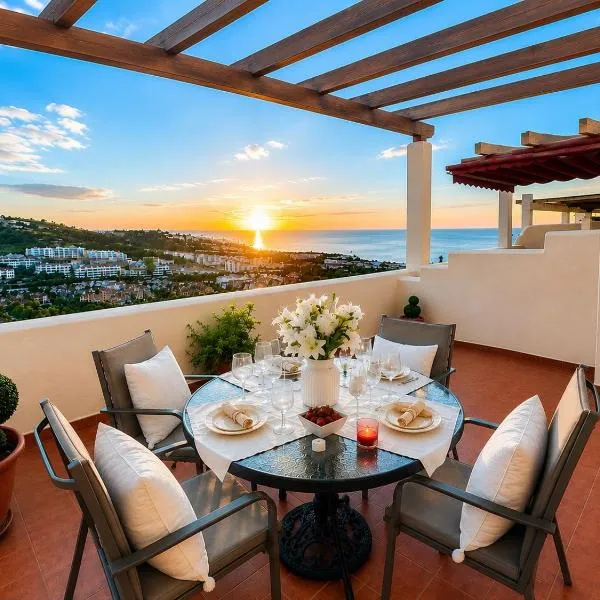 Luxury Sea View Duplex Penthouse with Sunset Terrace, hotel in La Cala de Mijas