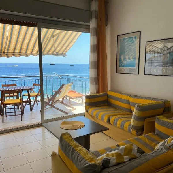 Double View Sea - beachfront Ext, hotel v mestu Mascali