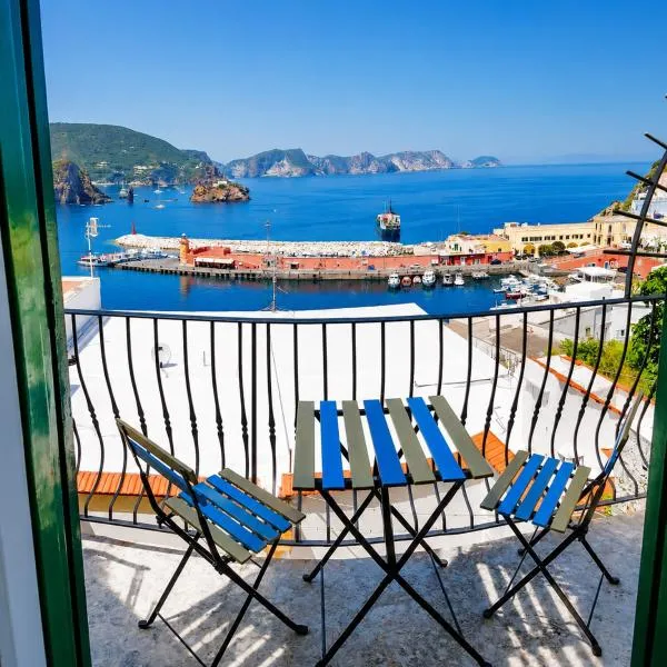 Maridea - Camere con vista al Porto, hotel in Ponza
