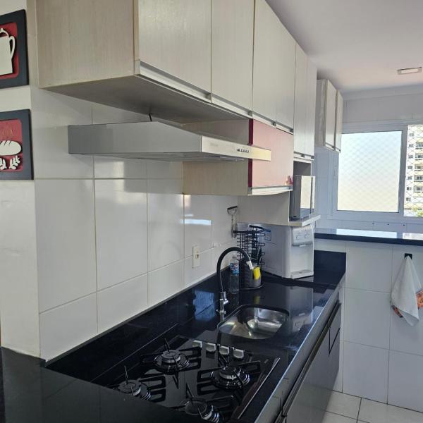 Ar Condicionado , Churrasqueira na Sacada, Roupas de Cama e Toalhas, Wifi, Bebedor, TV, próximo a praia na Guilhermina - Foto 4