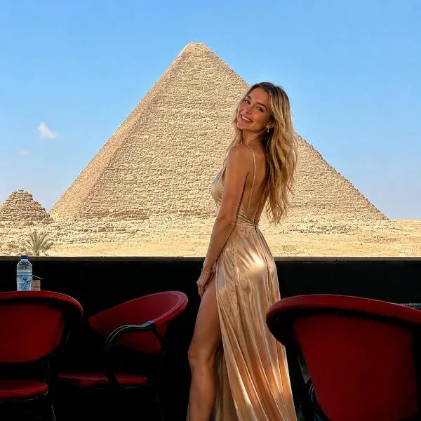 Master kings of the pyramids and Sphinx, hotel Kairóban