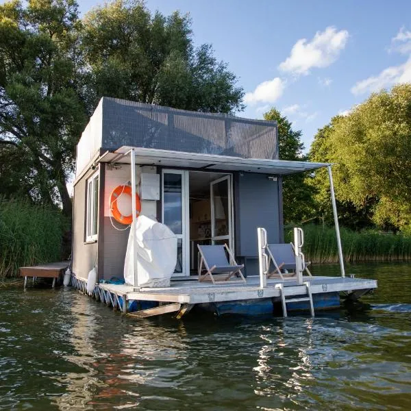 Houseboat Dąbrowica, hotelli kohteessa Dąbrowica