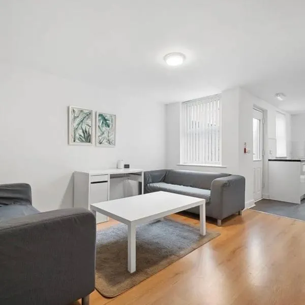 Cosy Private Ensuite Guest Room in Liverpool, hotel v destinaci Liverpool