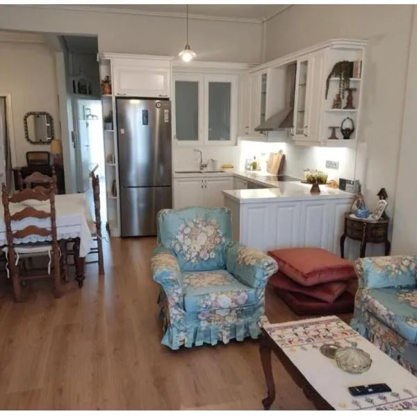 Los Laureles A Relaxing Vintage Home in the Heart of Sparta, hotel in Sparti