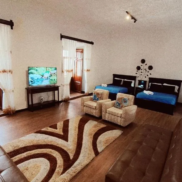 Suite Rosita - El Renacimiento Suites, хотел в Куенка