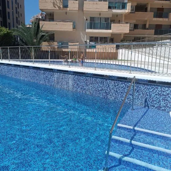 Fantástico apartamento playa، فندق في كالا دي فينيسترات