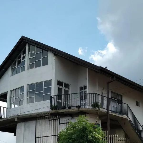 Nuwara eliya sunsky family Guest house, hotel di Nuwara Eliya