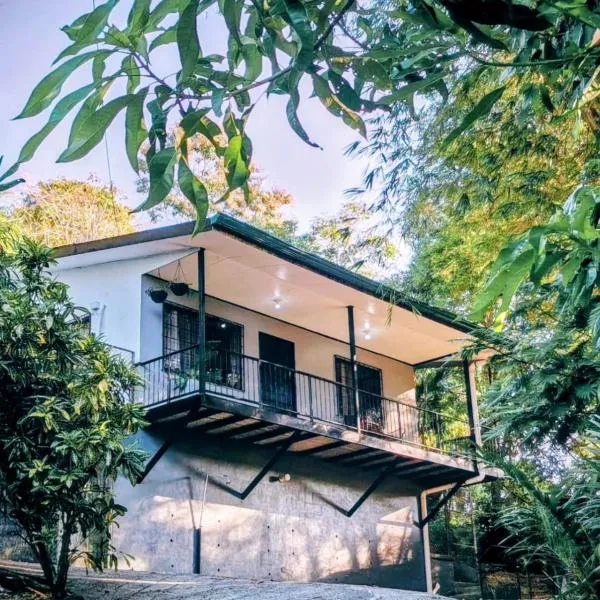 Casa Emma Quepos, hotelli kohteessa Quepos
