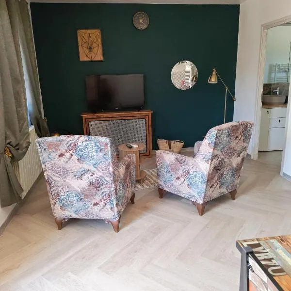 Mareva House - Discreet with parking, hotel in Gignac-la-Nerthe