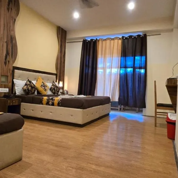 The White Yak Hotel, מלון בלה