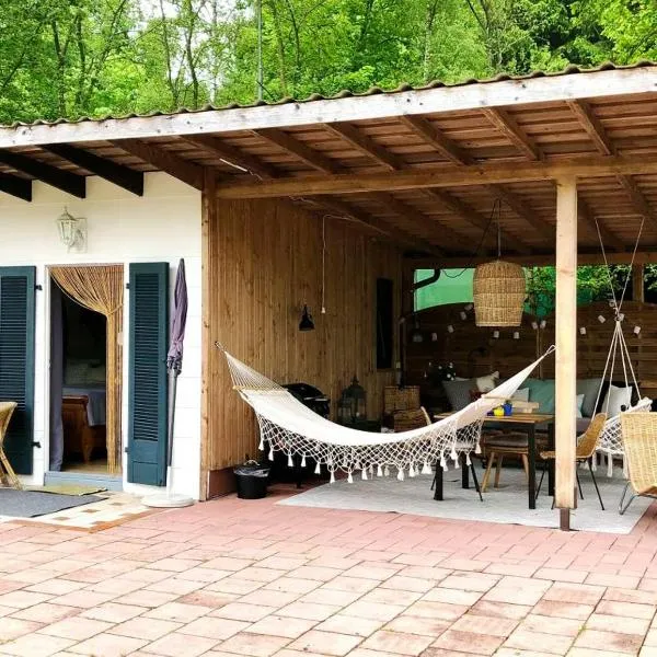 Tiny Ferienhaus 1 mit Sauna & Badefass am Rimbach in Steinau an der Strasse, hotel in Steinau an der Straße