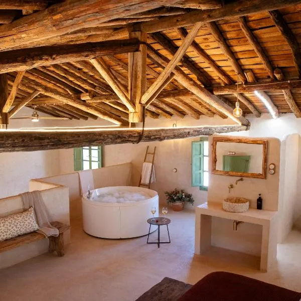 Casa de autor La Casita del Churrero- Jacuzzi con vistas a la montaña, hotel di Castillo de Bayuela