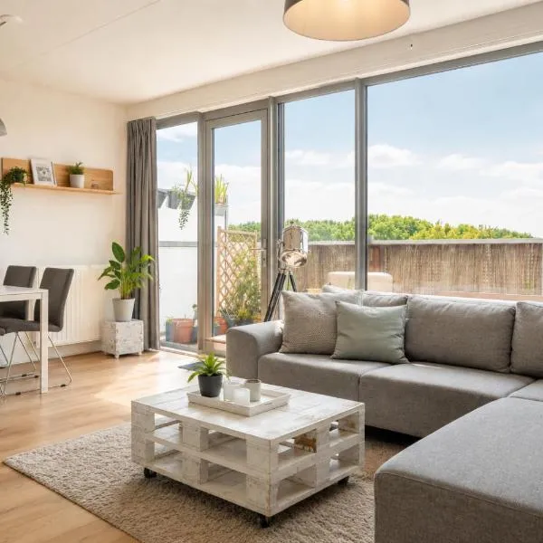 Modern appartement met gratis fietsen, hotell i Breda