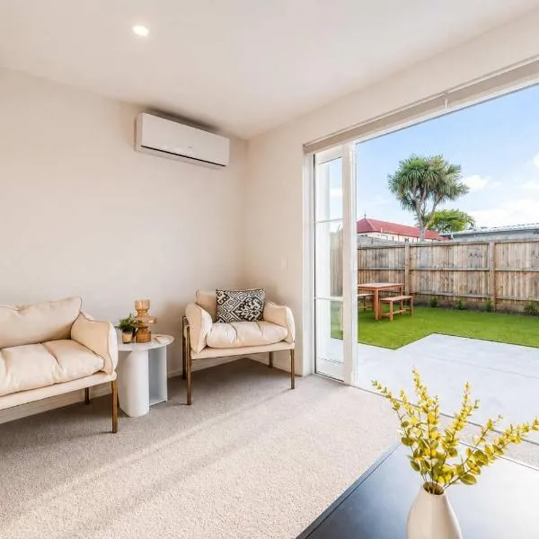 Garden View 2-Bedroom Getaway in Christchurch, hotel in Christchurch