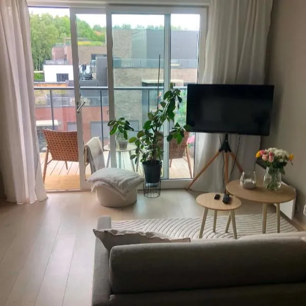 Bright, stylish apartment with a sunny balcony close to nature – hotel w Oslo