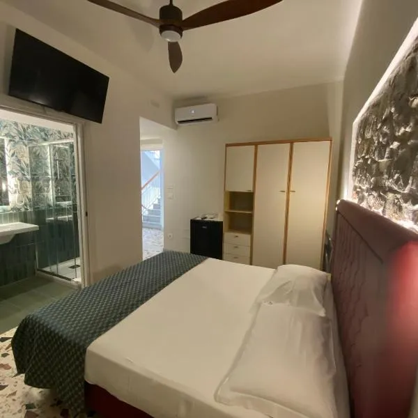 Cinquestelle Albergo del centro storico, hotel en Palinuro