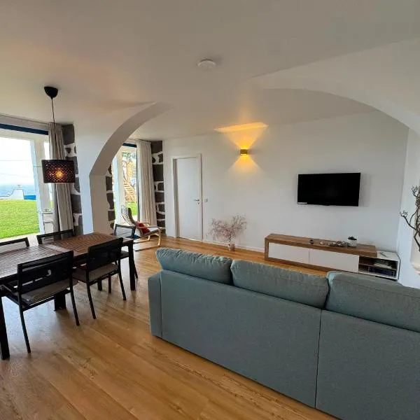 Blue Whale Appartment, hotel di Horta