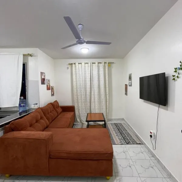 cozy 1bedroom mombasa bamburi near the beach with hot shower, Netflix, Secured parking 07&07 for 95 then 61to18, hotel Mombasában